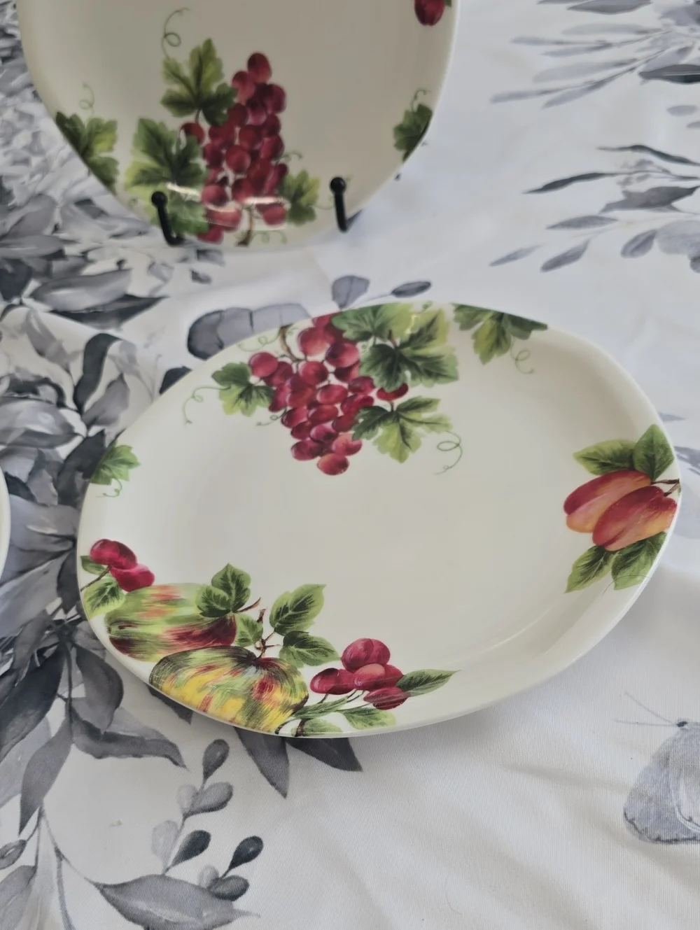 Vintage Royal Doulton Set Of 4 Everyday Fine China Vintage Grape Salad Plates